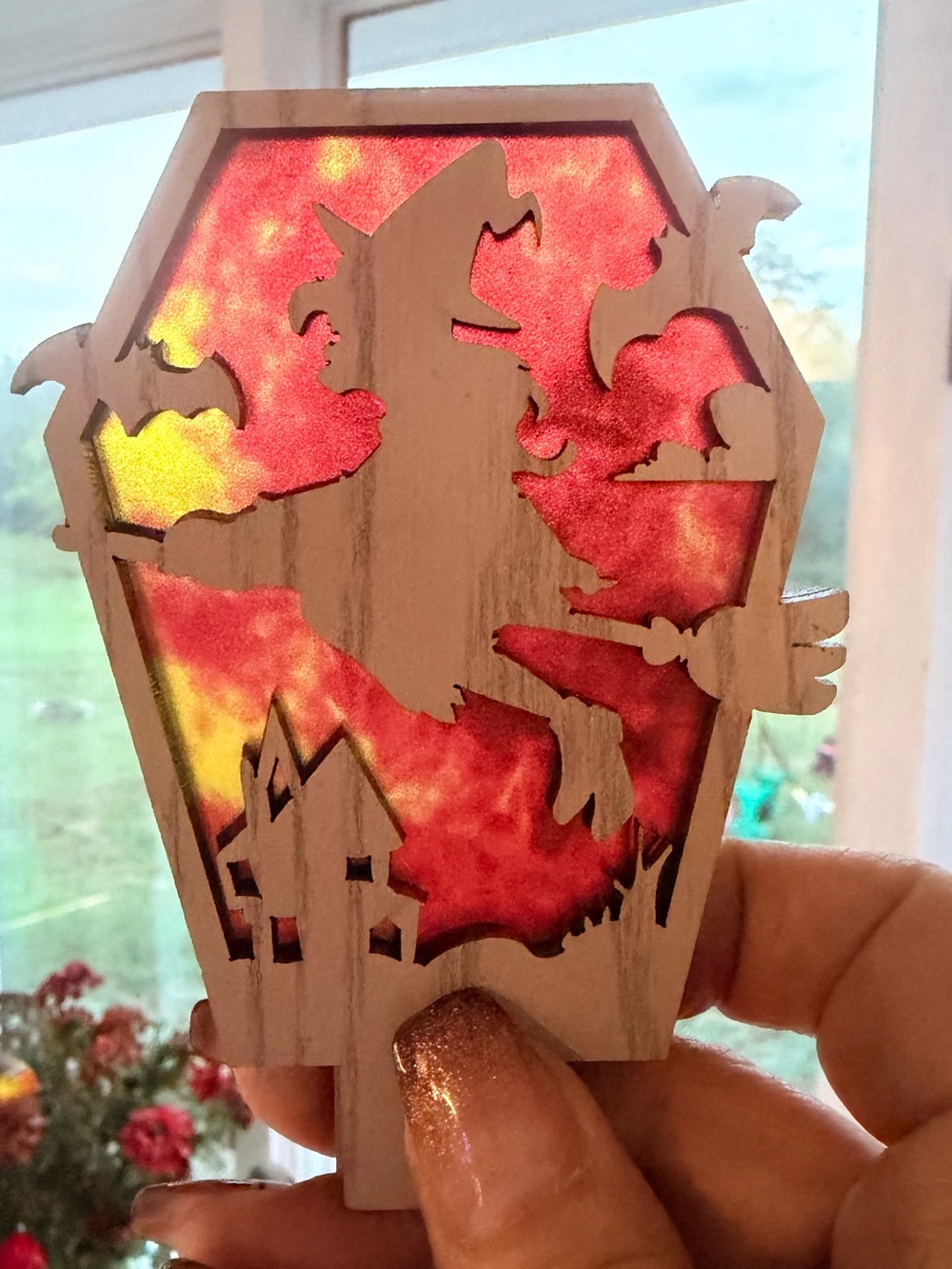 NEW hand crafted wood witch on a broom
Plug in nightlight - Picture 4 of 4